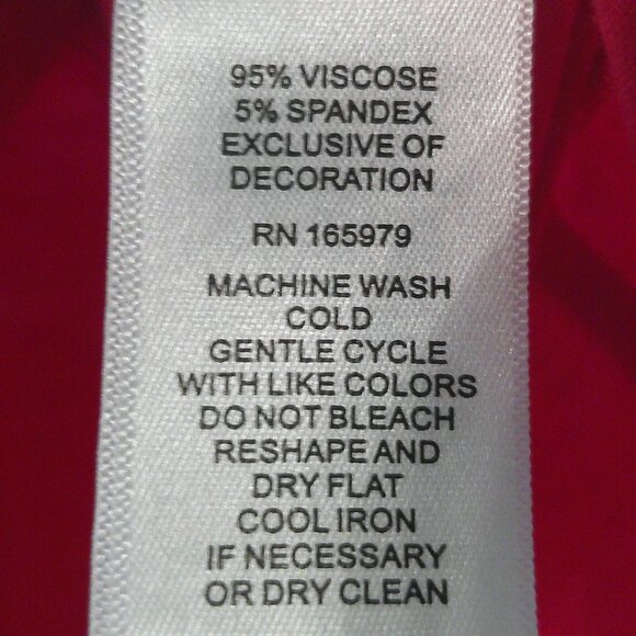 Women's Cable & Gauge Bright Rose top w/pretty shoulder detail -NWT- size Medium - Picture 7 of 12